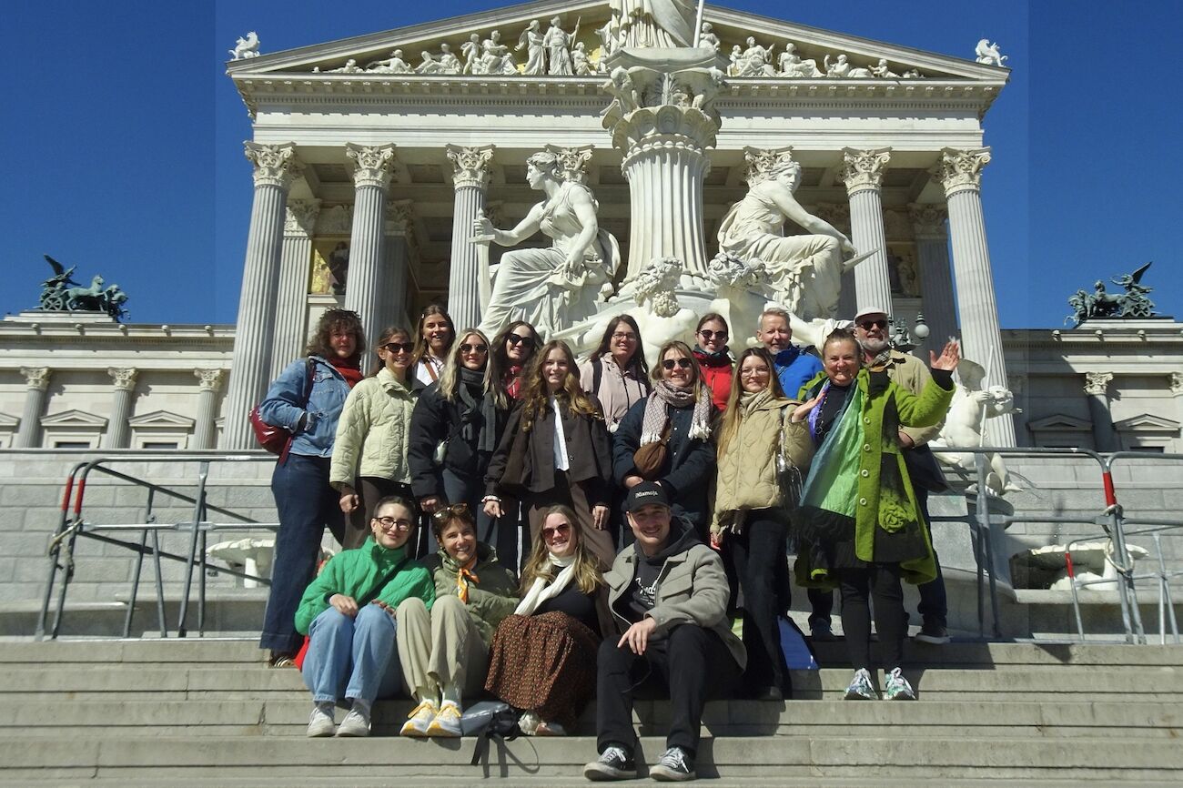 Gruppenfoto: Studierende und Lehrende in Wien