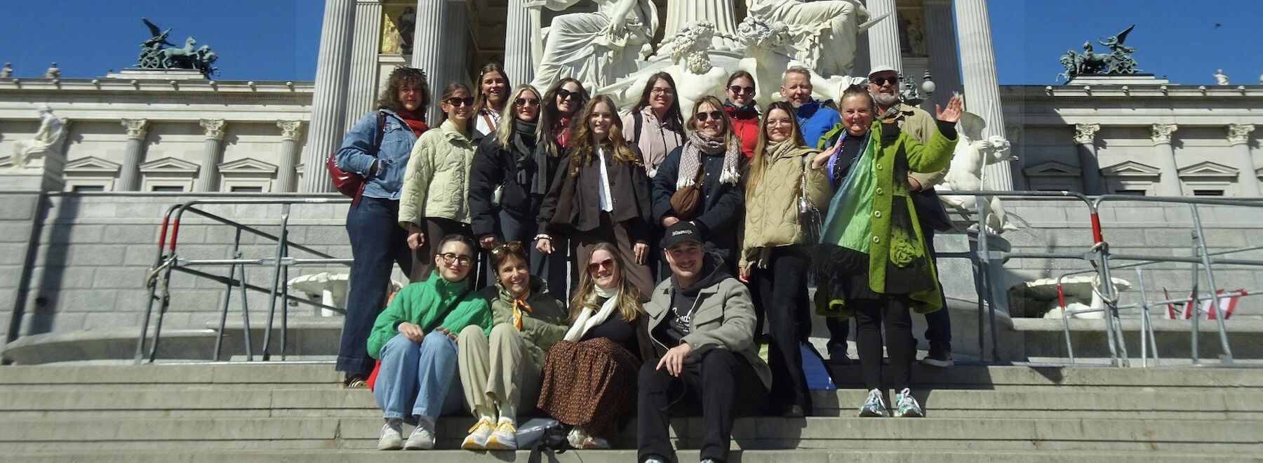 Gruppenfoto: Studierende und Lehrende in Wien