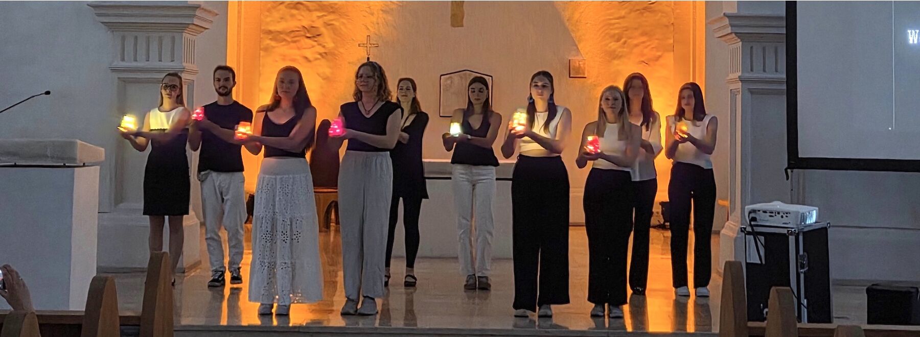 Studierende in der Kirche