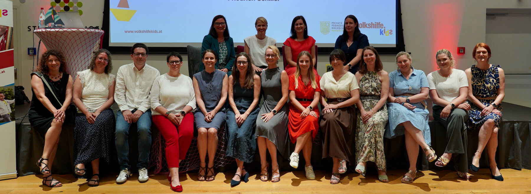 Gruppenbild: Beteiligte der PPH Augustinum und der Volksshilfe Steiermark