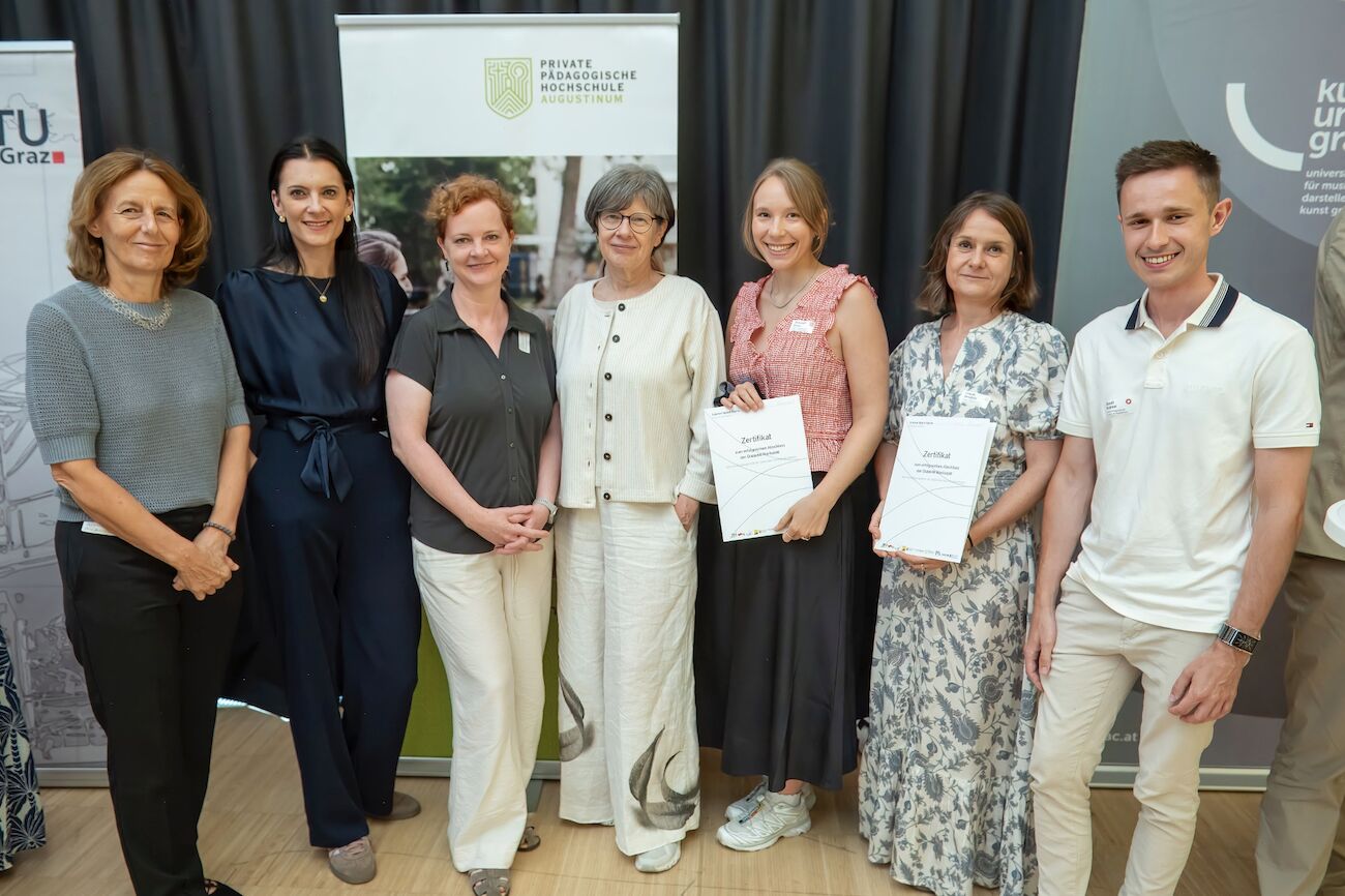 Gruppenfoto: Mitwirkende der Didaktikwerkstatt im Festsaal
