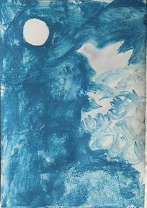 Abstrakter blauer Himmel mit einem weißen Mond und wolkenähnlichen Formen auf der rechten Seite.