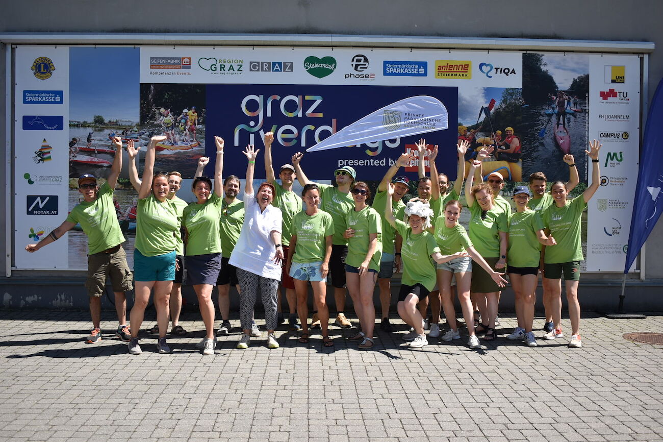PowerPaddleHorde jubeln in der Gruppe