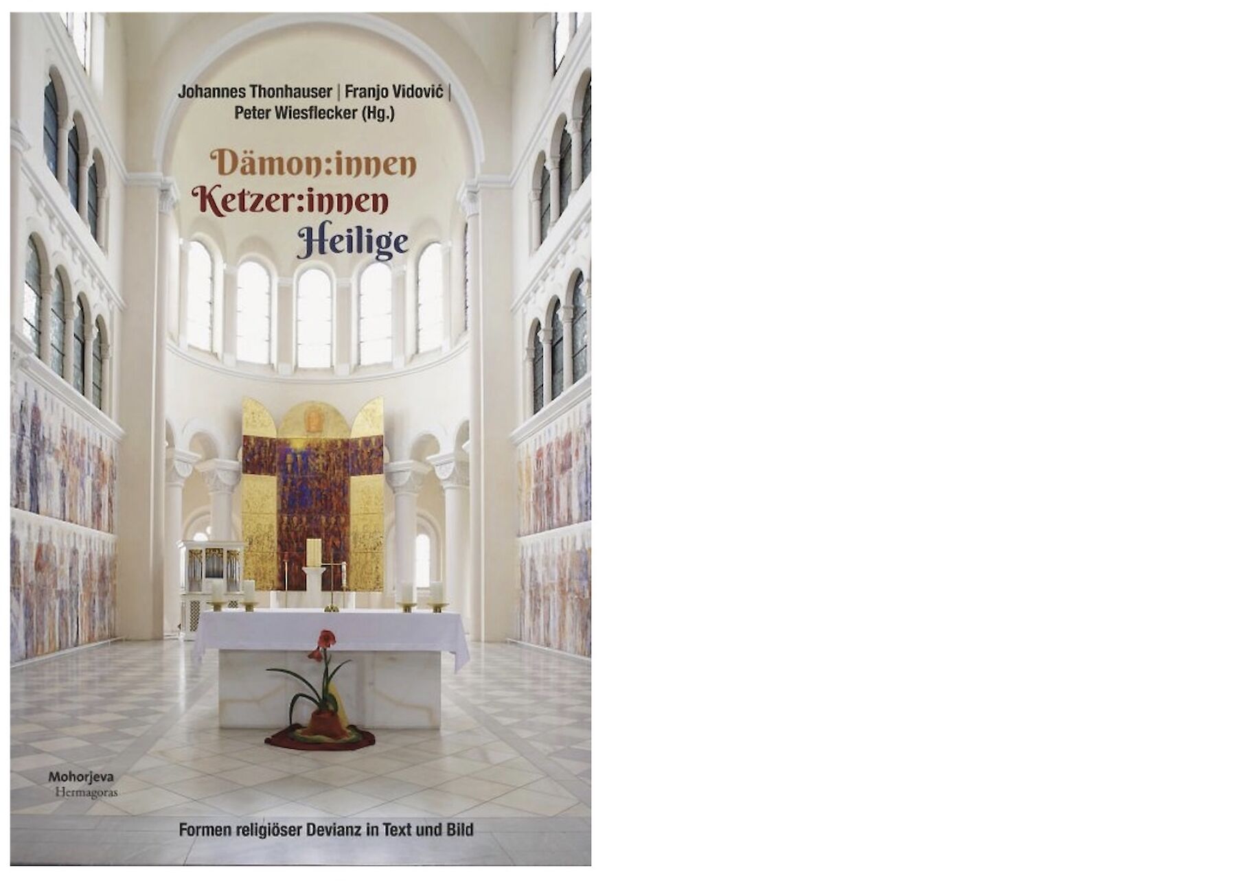 Buchcover mit einem Kircheninneren mit Altar, Buntglas und deutschem Text.